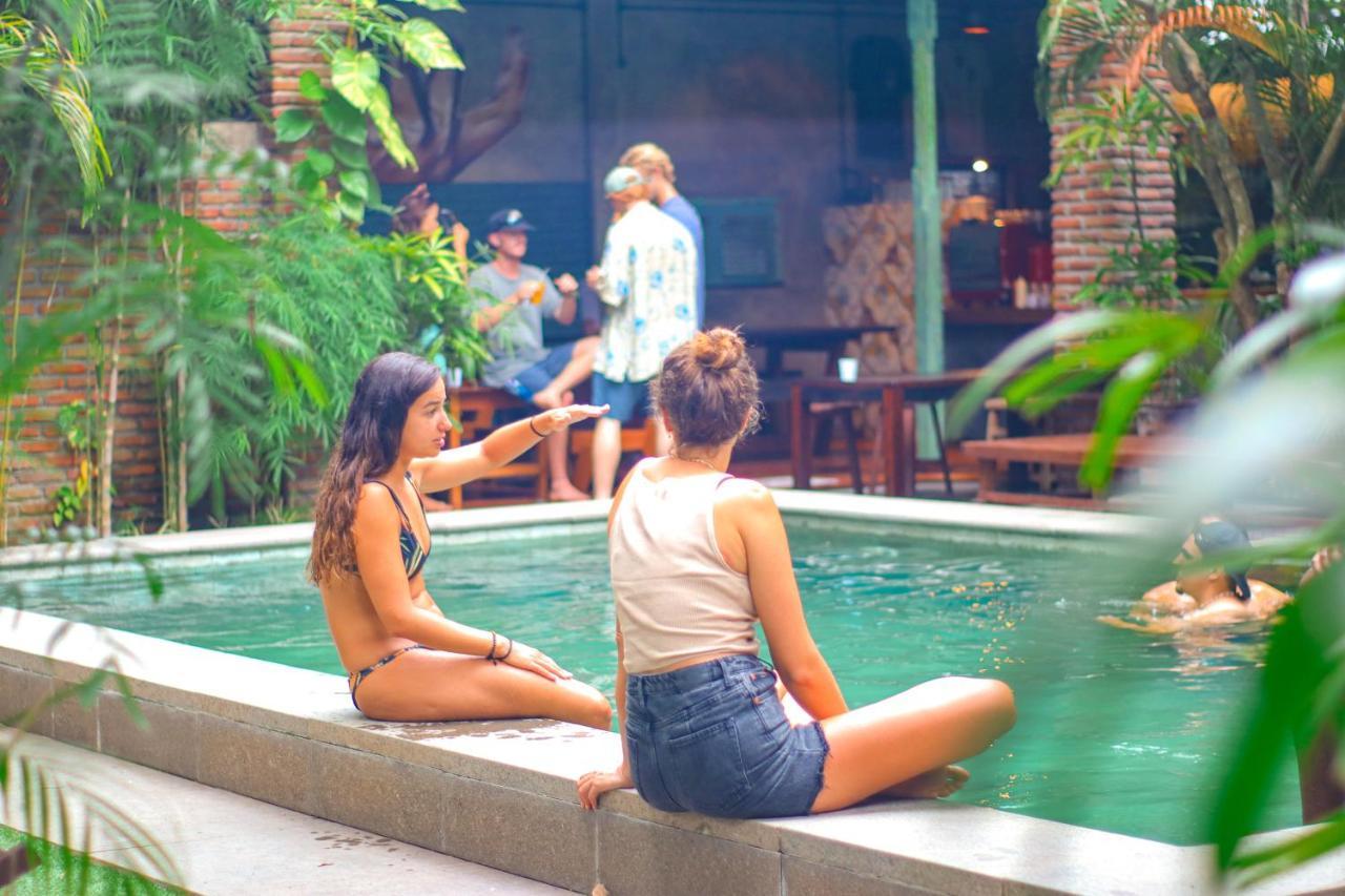 Pipes Hostel Kuta  ภายนอก รูปภาพ